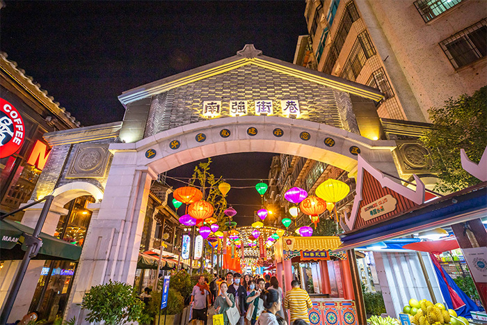 想要提升夜經(jīng)濟(jì)，你知道夜市燈光亮化應(yīng)該怎么做嗎？